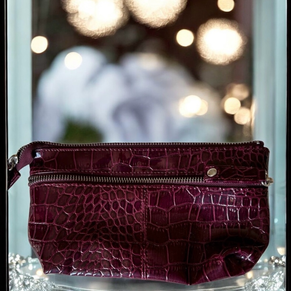 Burgundy wine color, faux leather, crocodile texture zippered clutch. EUC